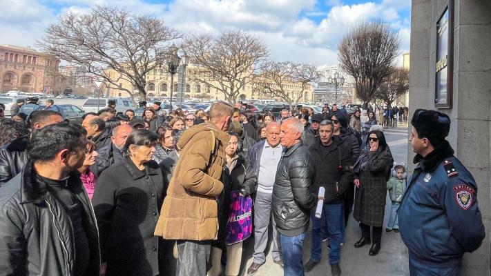 Родственники ликвидированных армянских солдат требуют ответов у Пашиняна |  Caliber.Az