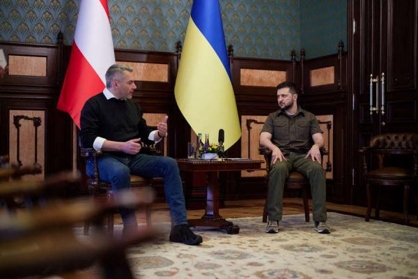 Зеленский обсудил с канцлером Австрии восстановление Украины