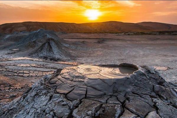 В Азербайджане произошло извержение грязевого вулкана -