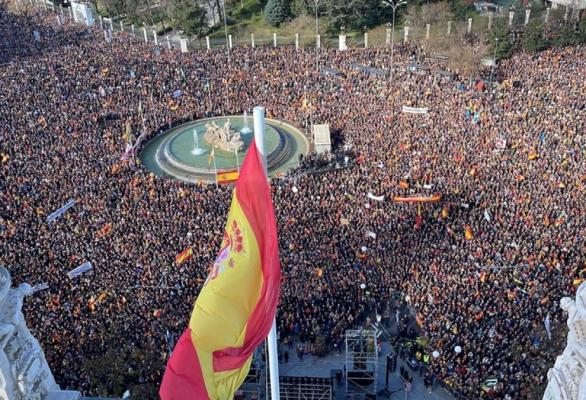 В Мадриде тысячи людей вышли на акцию против премьера