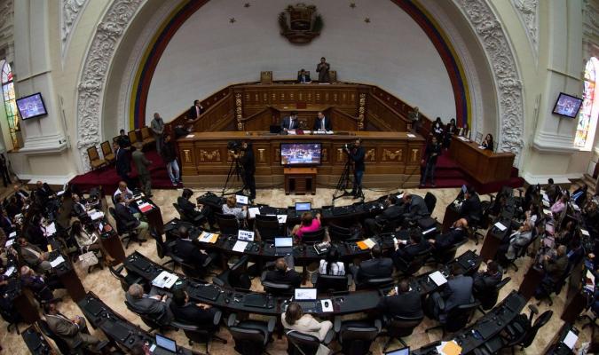 Вверх по карьерной лестнице. Девушка бежит в платье. Таро кабакура аниме. Счастье картинки. Блондинка думает.