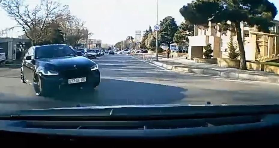 Водитель BMW спровоцировал ДТП в Баку ВИДЕО