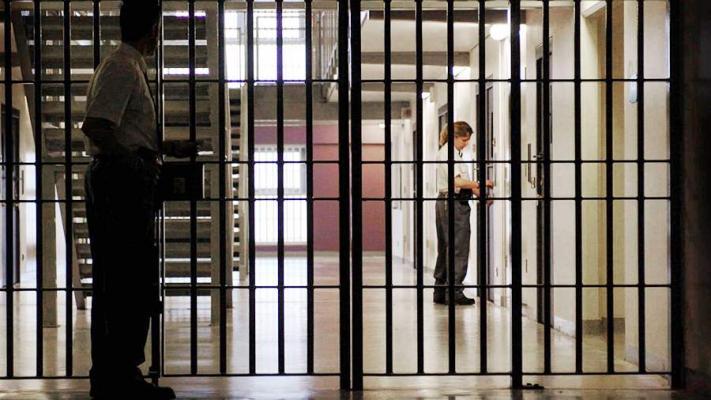 Зачем в Британии досрочно выпустят из тюрем осужденных? 