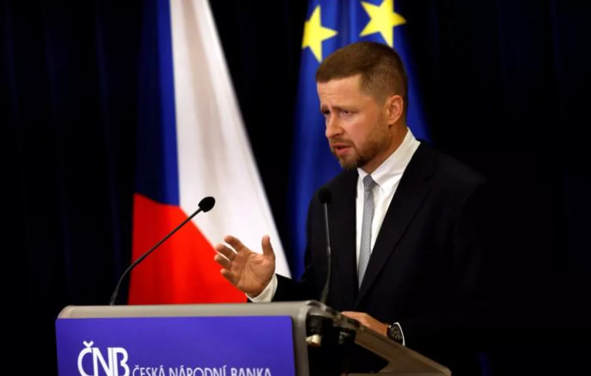 Czech Central Bank chief warns against premature Euro adoption