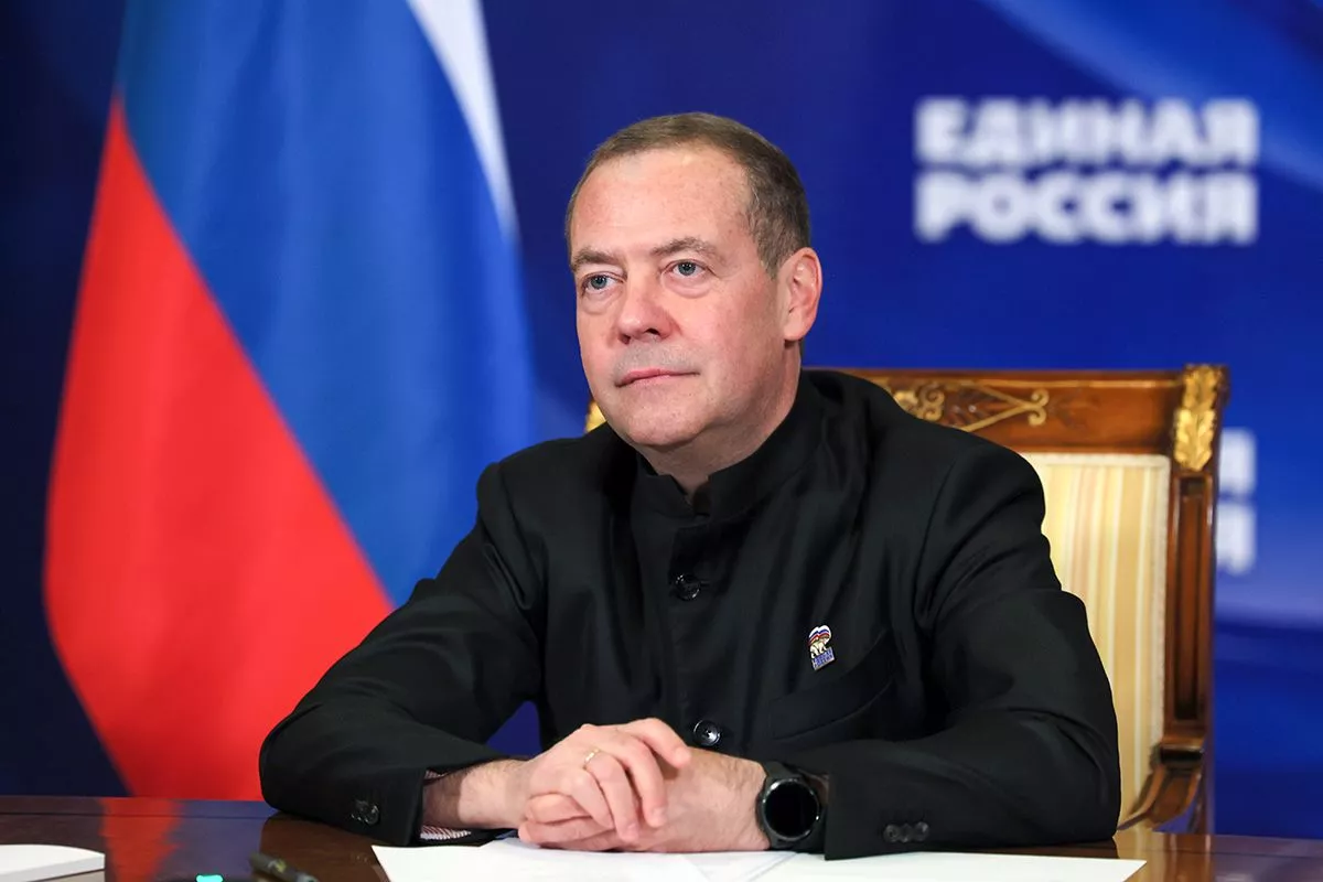 Russian official posts AI clip of Western leaders’ photos torn in shredder “No enemy can stop our growth” / VIDEO