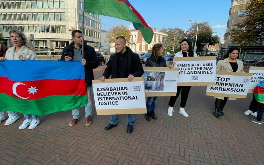 Баннер в поддержку Азербайджану. Баннер в поддержку Азербайджана Украина. Плакаты в Киеве в поддержку Азербайджана. Азербайджан поддержал россию