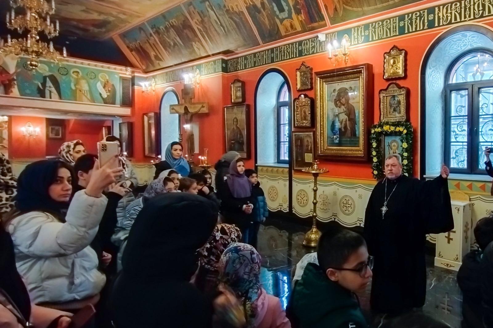 Фото белоусова в церкви Мультикультурализм в действии: Бакинские школьники посетили православную церковь