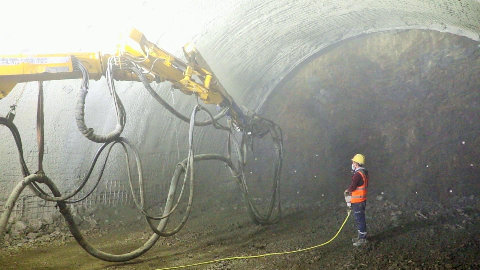 Рабочие прокладывают тоннель 500 3 10. Муровдагский тоннель. Тоннель через Муровдаг. Строительство тоннеля Муровдагский хребет. Тоннель через Муровдаг 150x150.
