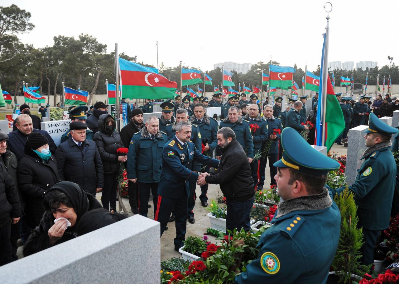 Руководство ГПС Азербайджана. Могила главы МЧС.