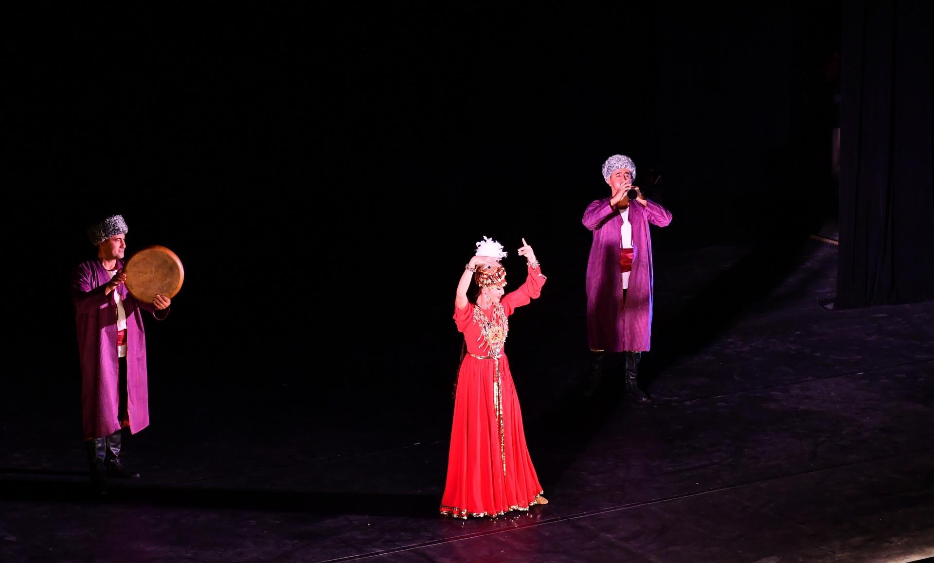 Узнай азербайджан. Балет Лазги. Lazgi в Баку музыкальный театр. Самарканд театр оперы и балета.