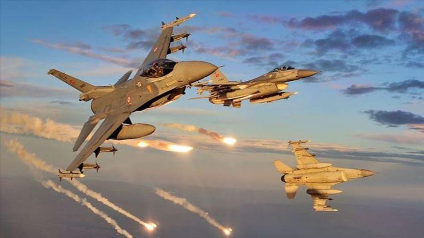 ВВС Турции ударили по террористам в Ираке Видео удара