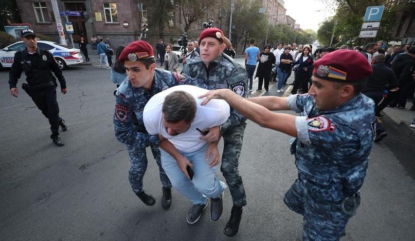 В Ереване полиция задержала десятки реваншистов Все дороги свободны