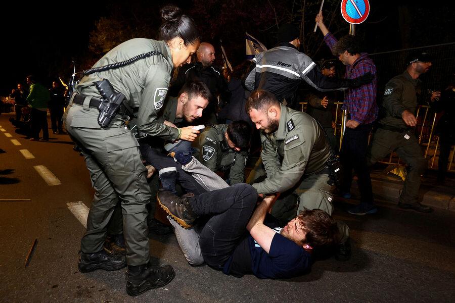 https://caliber.az/media/photos/original/ae5eee2a4d859958f7bdeae0289807e7.jpeg