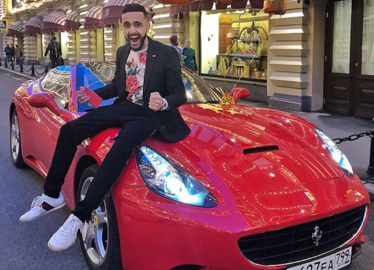 Гусейн гасанов гелик. Гусейн гасанов роллс ройс. Машины гусейна гасанова. Гусейн гасанов автопарк. Автопарк гусейна гасанова.