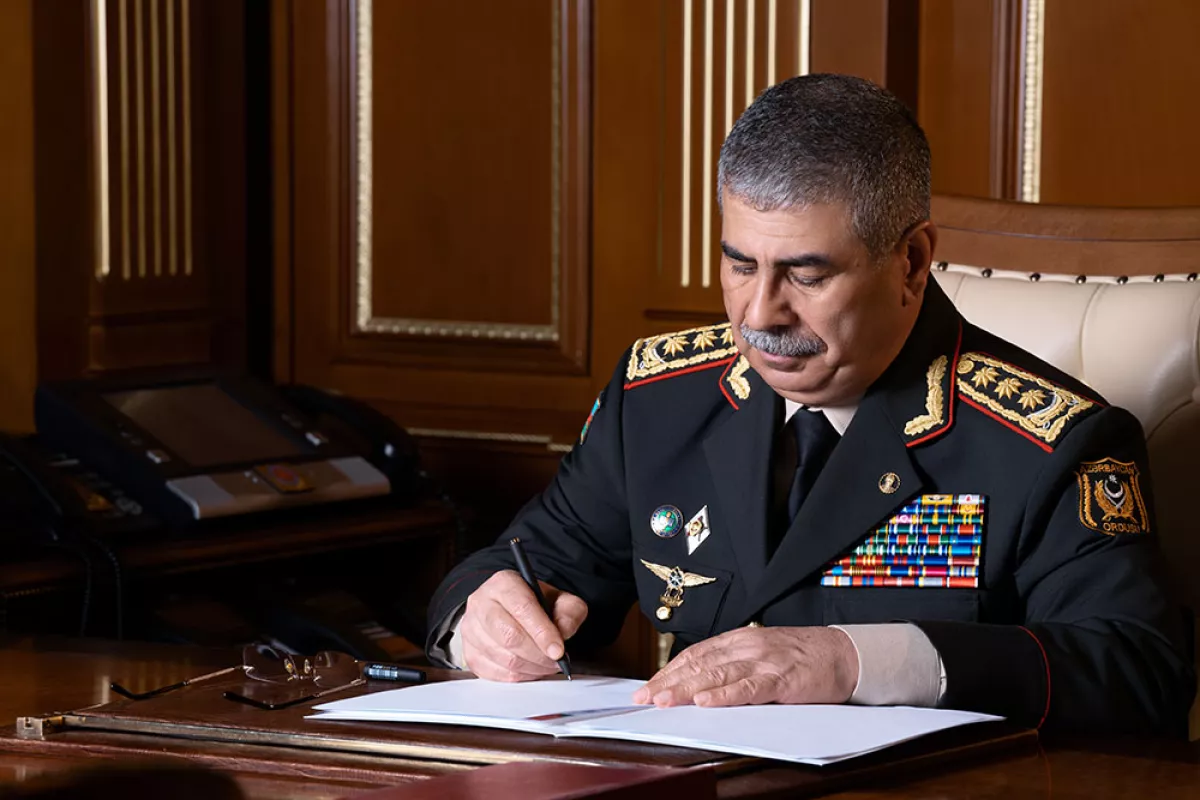Azerbaijani defence chief offers condolences over deaths of Kazakh servicemen