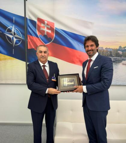 Баку и Братислава оценят возможности совместного производства оборонной продукции 