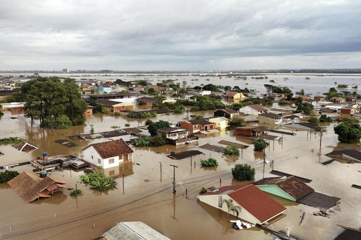 Число погибших в результате наводнения в Бразилии возросло 