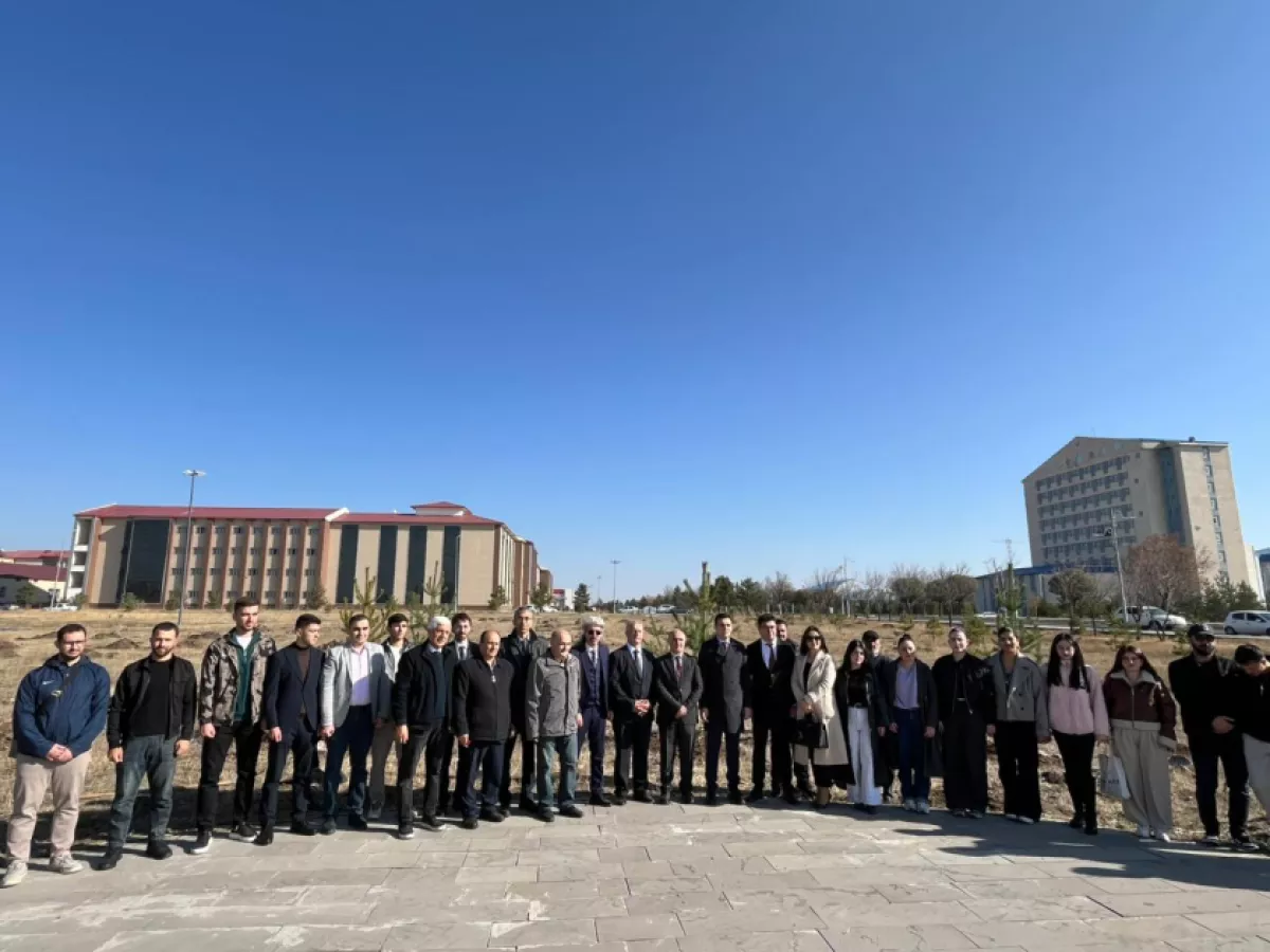 В Карсе в честь героев Отечественной войны посажены 44 дерева ФОТО