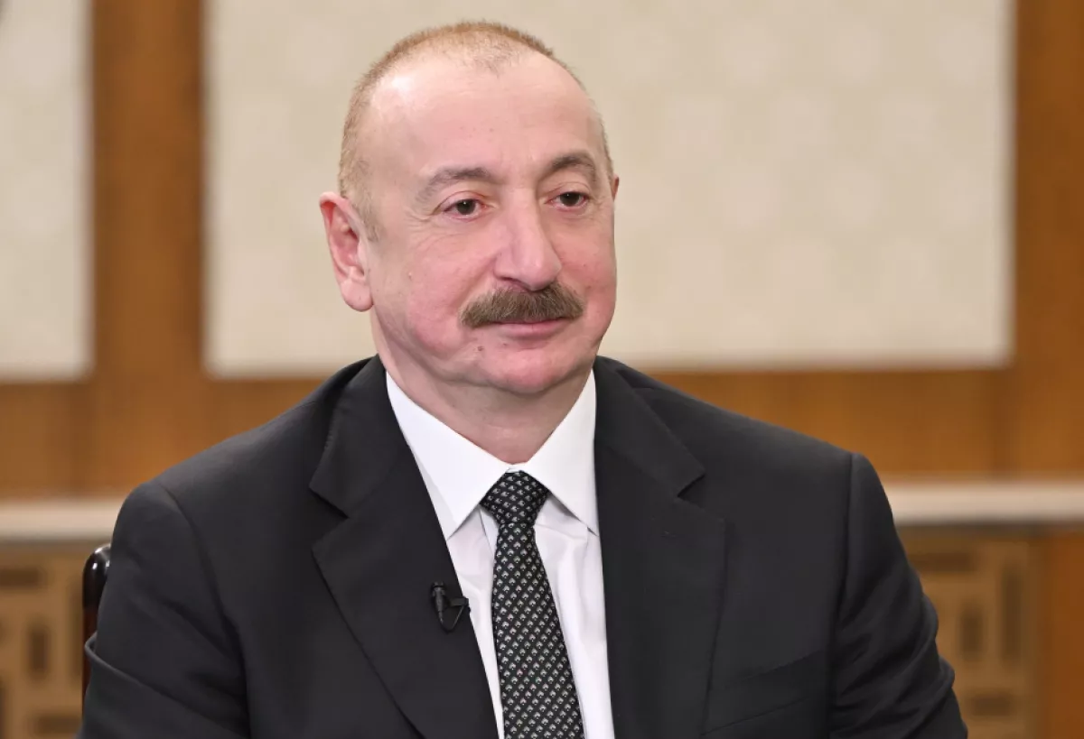 Алиев утвердил изменения в закон «О фельдъегерской связи» 