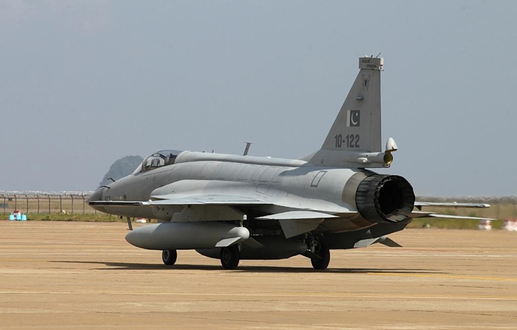 Пакистан поставит ВВС Ирака истребители JF-17 и учебные самолеты 
