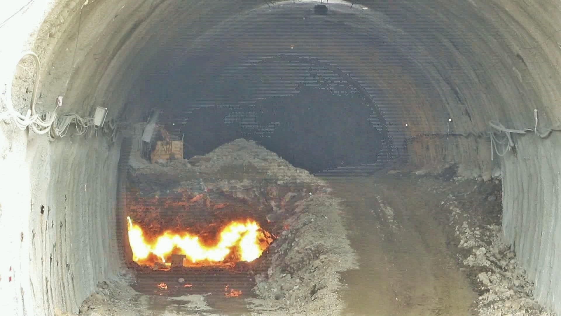 Рабочие прокладывают тоннель 500 3 10. Тоннель через Муровдаг. Тоннель через Муровдаг 150x150. Тоганалы-Кяльбаджар-Истису и туннеля через Муровдаг. Автодорога Тоганалы-кельбаджар-Истису.